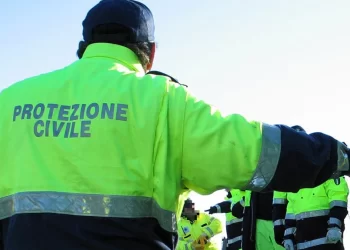 Campi Flegrei, allarme della Protezione Civile: finti tecnici tentano di entrare in casa per falsi sopralluoghi