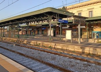 Investito da un treno in corsa, la vittima 19enne di Lusciano, studente dell’IPSEOA R. Drengot di Aversa