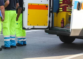 Nel casertano, tragico incidente: 54enne di Frattamaggiore cade dal tetto di un capannone e muore