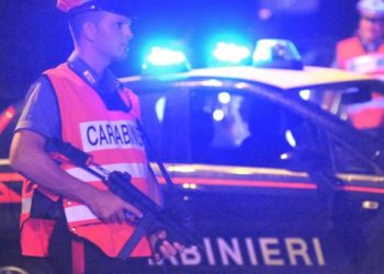 Napoli, quartiere Bagnoli, movida ‘armata’: giravano in auto con una pistola: in manette 3 persone