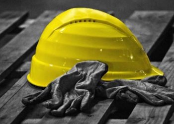 Nel casertano, tragico incidente: 54enne di Frattamaggiore cade dal tetto di un capannone e muore