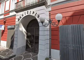 Villaricca, corruzione e falsificazione di documenti, 6 arresti: nei guai anche alcuni agenti della Municipale