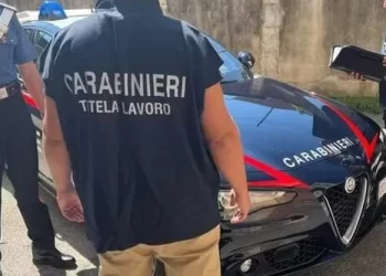 Sant’Antimo, irregolarità e lavoro in nero: denunciato il titolare di un opificio tessile
