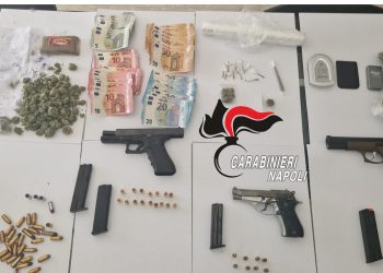 Casoria, controlli a tappeto dei carabinieri: sequestro di armi e droga, 3 persone arrestate
