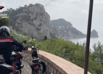 Capri, controlli a tappeto dei carabinieri su tutta l’isola: 11 natanti sanzionati e un arresto (Video)