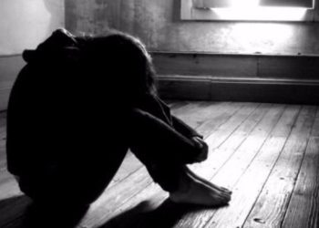 Adesca un 14enne sui social per poi abusare di lui: un uomo arrestato a Napoli