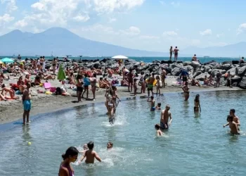 Estate a Napoli, da oggi, numero chiuso e prenotazioni online per le spiagge libere a Posillipo