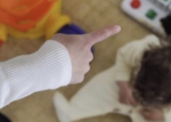 Parete, alunni maltrattati all’asilo “Il giardino dell’infanzia: il PM chiede 3 anni e 8 mesi per l’insegnante