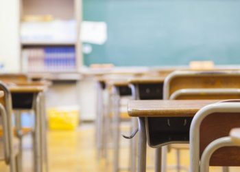 Dispersione scolastica nelle scuole di Pozzuoli: denunciati 106 genitori irresponsabili