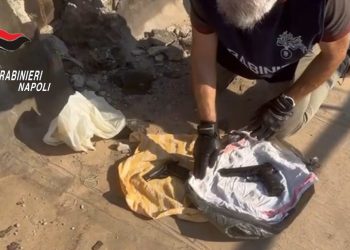 Quartiere Ponticelli, blitz dei carabinieri, setacciato il rione De Gasperi: rinvenute armi e droga