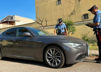 Cardito, carabinieri scoprono officina per smontare auto rubate: arrestate due persone (Foto)