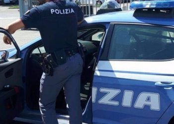 Villa di Briano, insegue e sperona l’auto con a bordo l’ex socio: la polizia gli ritira le armi