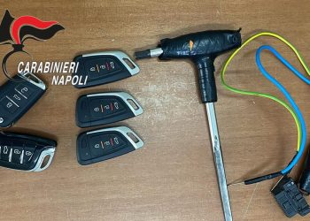 Qualiano, centro commerciale Grande Sud, giovani ladri d’auto in azione: arrestati