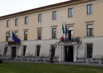 Un badante napoletano si presenta in questura a Caserta e confessa di aver ucciso 4 anziani