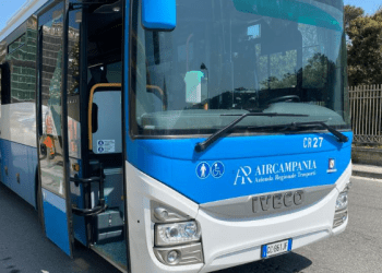 Casoria, donna ferita al volto da una baby gang: ha cercato di resistere ad un tentativo di rapina