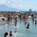 Napoli, spiagge libere, fine al numero chiuso: accesso libero a partire da Ferragosto