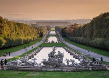 Alba alla Reggia di Caserta. Il 31 agosto apertura straordinaria alle 5 del mattino