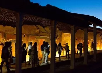 Il Parco Archeologico di Pompei si illumina con le passeggiate notturne: le visite in programma