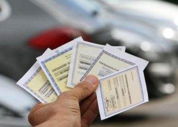 Mugnano di Napoli, con false polizze e contratti assicurativi truffa svariati clienti: 46enne denunciata