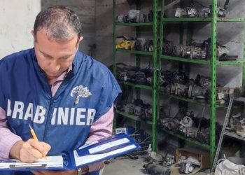 Castel Volturno, scoperto deposito di mezzi rubati e smantellati: denunciato un 43enne