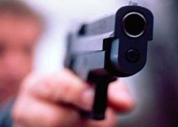 Cesa, minaccia carabiniere con una pistola, poi risultata un’arma giocattolo: denunciato 51enne