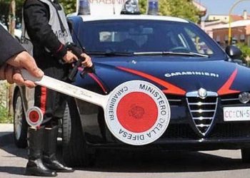 Pozzuoli, controlli a tappeto, sequestrati droga e armi in un condominio