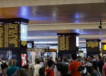 Linea ferroviaria nel caos, disagi per tutta Italia: treni cancellati e ritardi per un guasto a Termini e Tiburtina