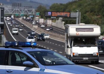 Orta di Atella, anziano si allontana da casa e scompare: trovato mentre cammina sulla Tangenziale di Napoli