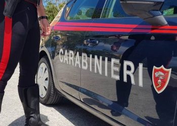 Frattamaggiore, sorpreso a rubare infissi in una scuola: arrestato dai Carabinieri