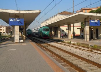 Acerra, tragedia sui binari, uomo muore investito in stazione