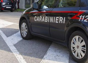 Parete, rubano un’auto ma l’antifurto li blocca: arrestati dopo un rocambolesco inseguimento