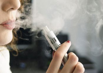 Esplode la sigaretta elettronica: una 20enne ha riportato una grave ferita alla bocca