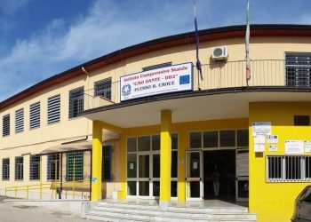 Casal di Principe, ladri in azione a scuola, rubati tablet e computer nell’istituto “Benedetto Croce”