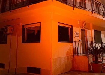 Contro la violenza sulle donne, le caserme dei carabinieri del casertano si illuminano di arancione