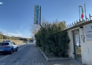 Castel Volturno, ragazzino accoltellato 12 volte: identificati e fermati quattro minorenni per tentato omicidio