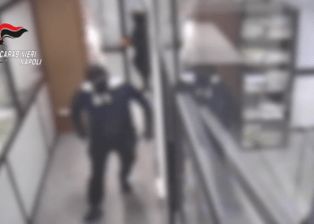 Grumo Nevano, “banda del buco” colpo in banca da 3 milioni: due fermi a Caivano (Video)