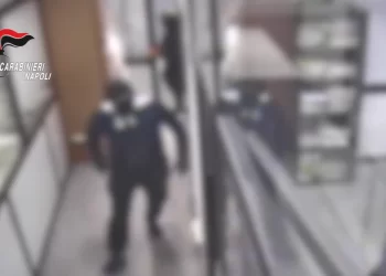 Grumo Nevano, “banda del buco” colpo in banca da 3 milioni: due fermi a Caivano (Video)