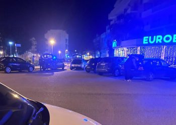 Lusciano, sparatoria nel pomeriggio: un uomo ferito nei pressi di una sala slot