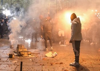 Botti di Capodanno, oltre 60 i feriti tra Napoli e provincia. Ad Aversa a un uomo è stata amputata una mano