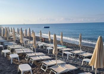 Bacoli, “più spiagge libere per tutti”: il Tar respinge il ricorso dei privati e dà ragione al Comune: