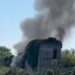 Lusciano, rogo in un’area di campagna: densa colonna di fumo nero nell’aria