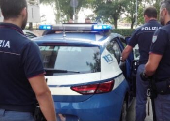 Acerra, agenti di polizia aggrediti durante un controllo: arrestati una donna e un uomo
