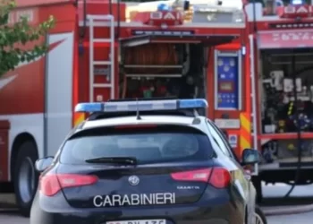 Saviano, incendio in casa. Muore un uomo: mamma e uno dei due figli salvati dai carabinieri