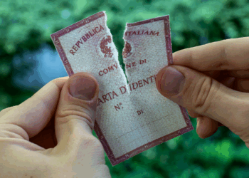 Dal 2026 stop alla carta d’identità cartacea: non sarà più valida per i viaggi all’estero