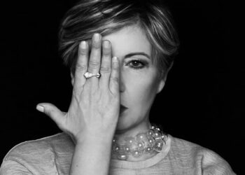 “Uno sguardo innocente” di Paola Iannelli è un thriller ambientato nella Napoli più oscura