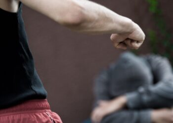 Portici, 16enne massacrato di botte per un saluto a una ragazza: ricoverato con diverse fratture al volto