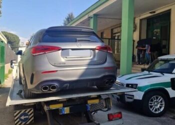 Smantellata rete di intestazioni fittizie di veicoli: radiate 77 auto dal Pra