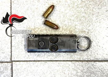 Villaricca, 50enne trovato in possesso di una pistola camuffata da portachiavi: arrestato dai Carabinieri