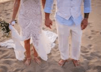 Bacoli, matrimonio in spiaggia: famiglia fermata mentre tentava di accedere alla battigia