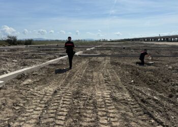 Villa Literno, sequestrato capannone di 10.000 mq: irregolarità edilizie e rifiuti usati per il riempimento